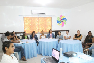 ENCONTRO DE FORMAÇÃO SOBRE GÊNEROS LITERÁRIOS COM MULTIMÍDIA