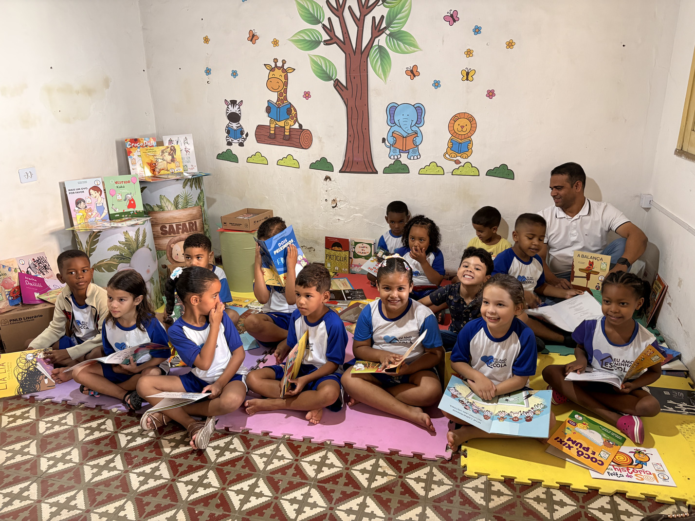 AÇÃO LÚDICA DE INCENTIVO À LEITURA E FORTALECIMENTO DO ACERVO DA BIBLIOTECA PÚBLICA MUNICIPAL 