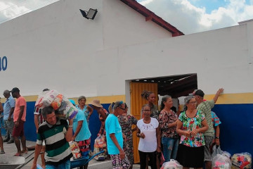 ENTREGA DAS CESTAS BÁSICAS PARA OS ALUNOS DA EJA