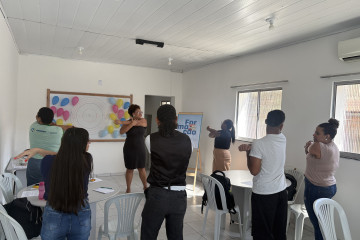 ENCONTRO DE FORMAÇÃO COM PROFESSORES DE LÍNGUA INGLESA