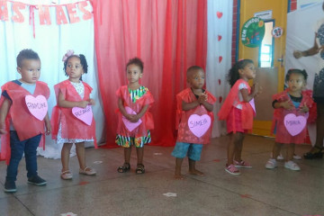 COMEMORAÇÃO DOS DIAS DAS MÃES NA CRECHE-ESCOLA MARIA VITÓRIA CORREIA