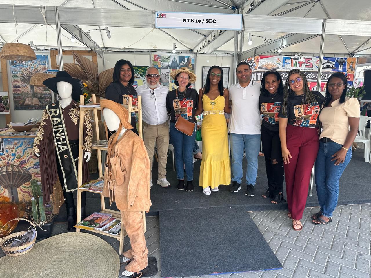 ANGUERA PARTICIPA DO FESTIVAL LITERÁRIO E CULTURAL DE FEIRA DE SANTANA COM ESTANDE DEDICADO À CULTURA E ÀS TRADIÇÕES DO MUNICÍPIO
